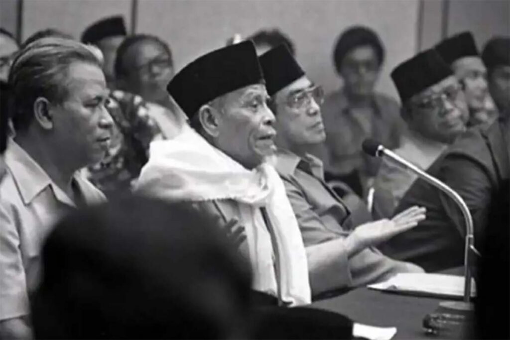 Mengharukan! Cerita Soekarno Memilih Buya Hamka untuk Menyalatkan Jenazahnya
