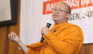 Dari Perenungan Pribadi Jadi Karya Hebat, Bhante Dhirapunno Bikin Banyak Orang Terenyuh