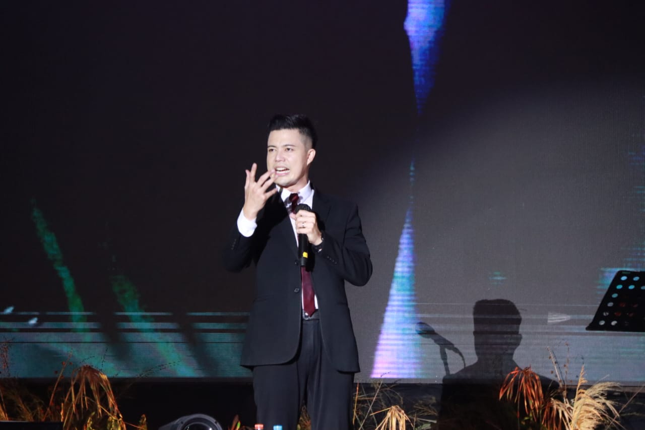 Sosok Steve Marcel Saerang, Pendeta Muda Tampan yang Bikin Banyak Orang Penasaran